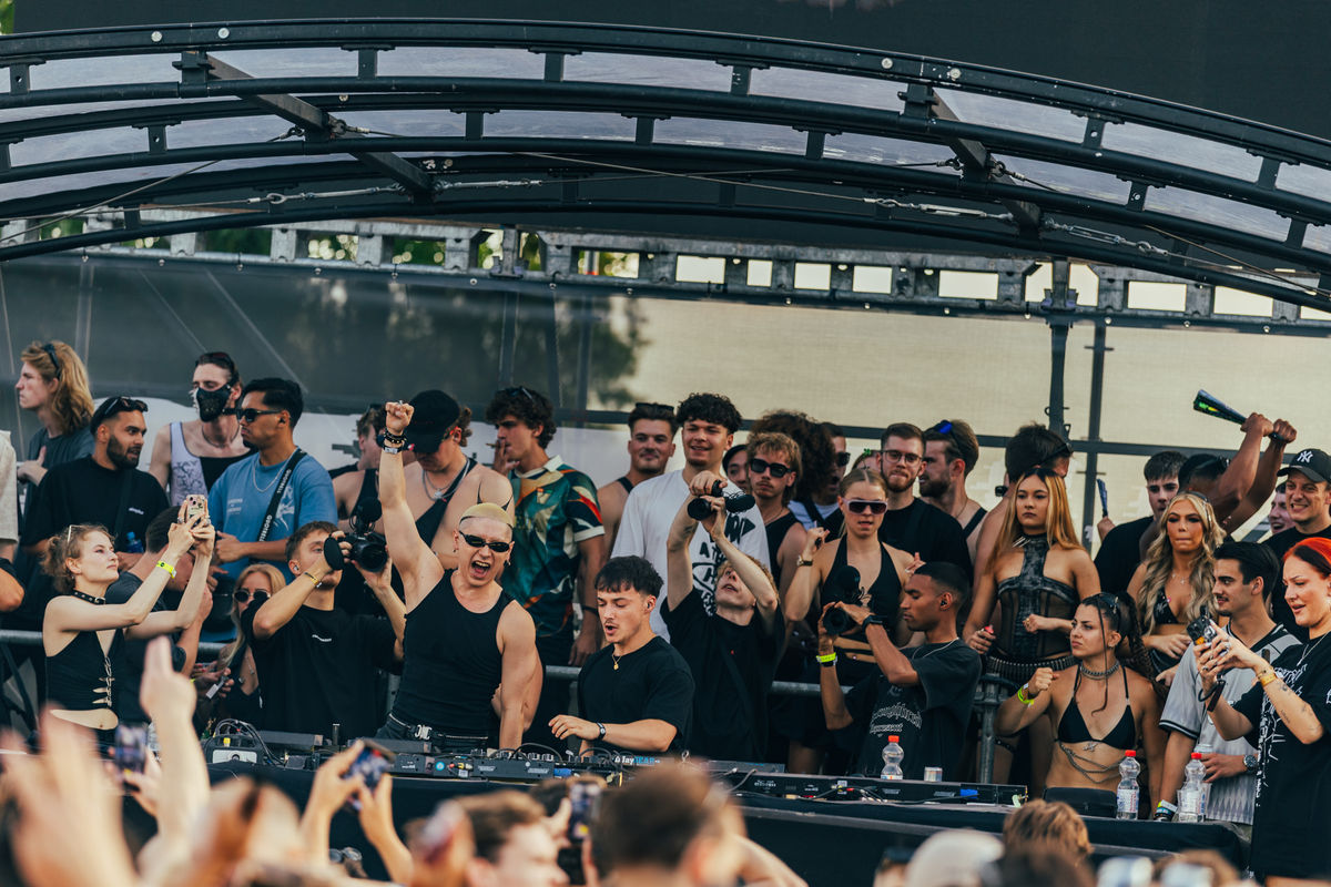 Loading... just a sec